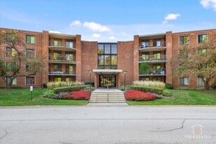 1615 E Central Rd in Arlington Heights, IL - Building Photo