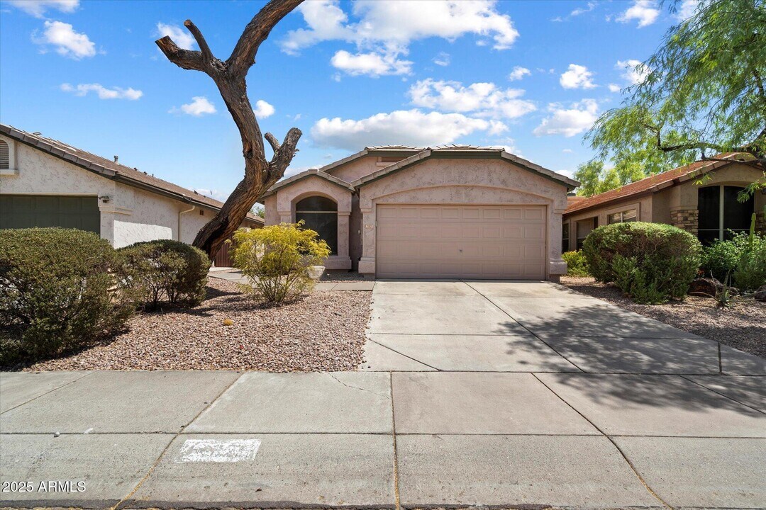 21821 N 48th Pl in Phoenix, AZ - Foto de edificio
