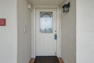 8150 Brent St in Port Richey, FL - Foto de edificio - Building Photo