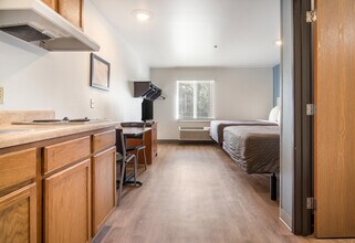 Furnished Studio-Fort Myers in Ft. Myers, FL - Building Photo - Building Photo
