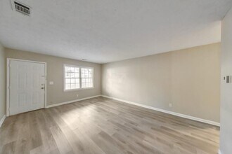 245 Kimberly Way SW in Marietta, GA - Building Photo - Building Photo