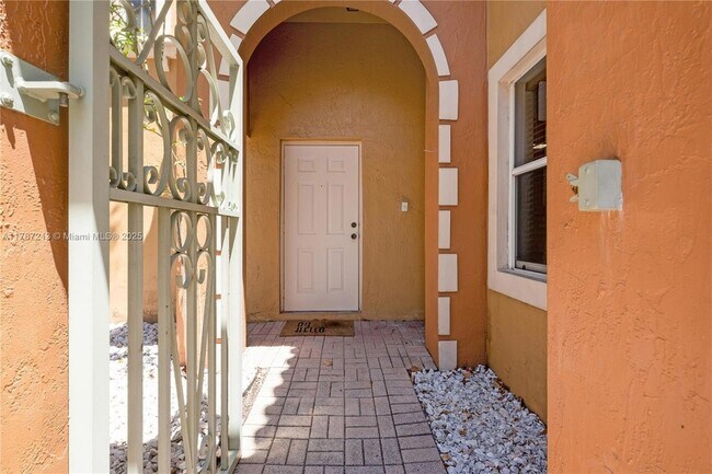 14001 NW 84th Ct in Miami Lakes, FL - Building Photo - Building Photo