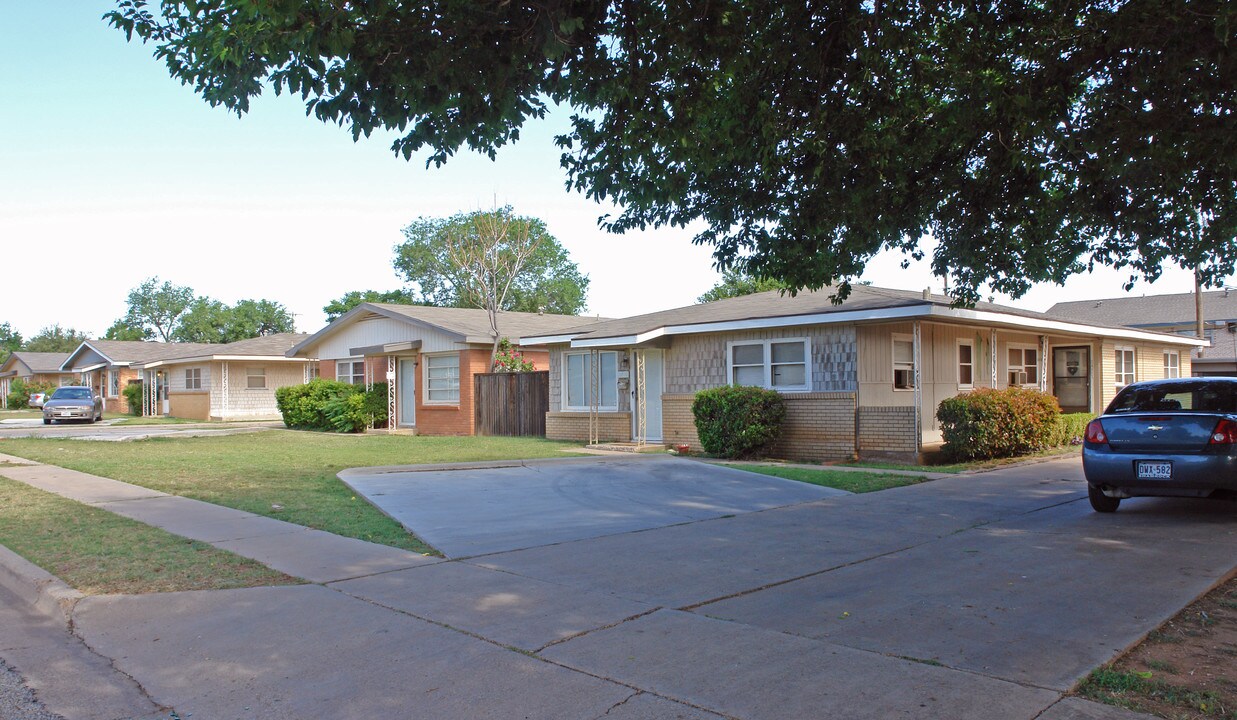 2410-2418 46th St in Lubbock, TX - Foto de edificio