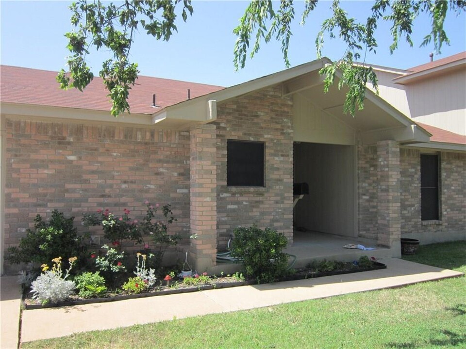 1904 Yaupon Trail in Cedar Park, TX - Building Photo