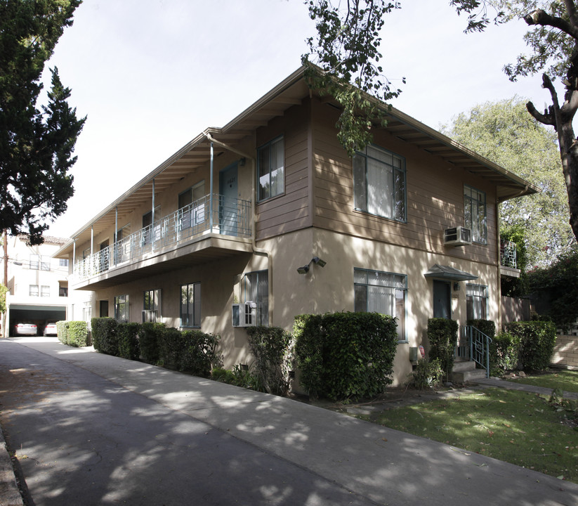 10625-10629 1/2 Whipple St in North Hollywood, CA - Foto de edificio