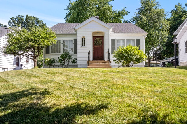 property at 1223 E Oakland Ave