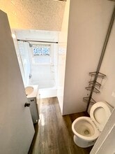 16 Dayton St, Unit 3 in Worcester, MA - Foto de edificio - Building Photo
