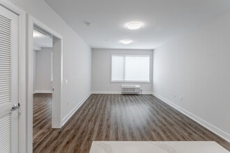 The Metro in Fort Lee, NJ - Building Photo - Interior Photo