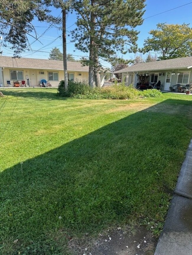 property at 4445 Circle Pl NE
