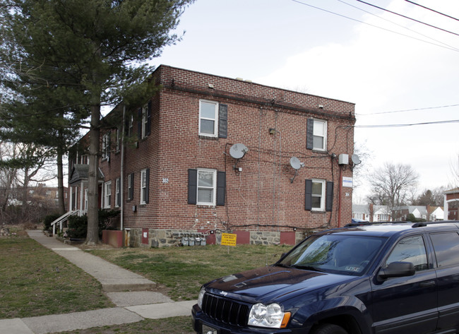 302 Morris Ave in Crum Lynne, PA - Foto de edificio - Building Photo