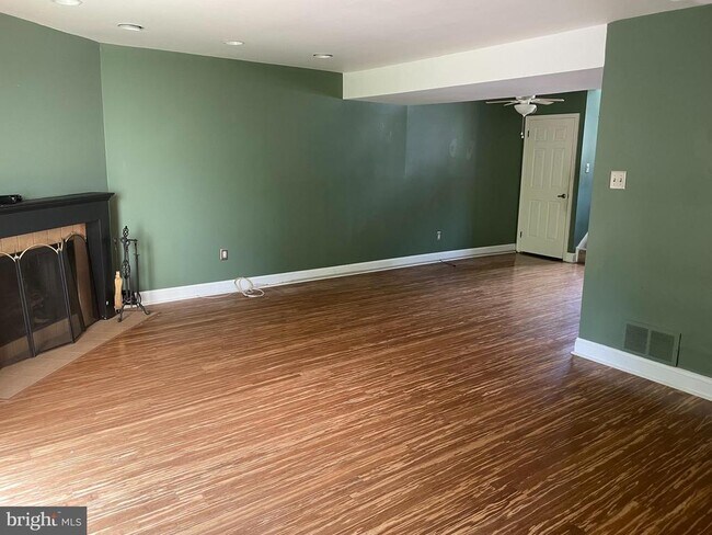 303 Milford Ct in Newtown, PA - Building Photo - Building Photo
