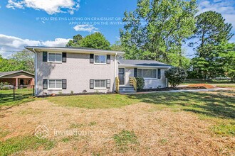 3746 Brookcrest Cir in Decatur, GA - Foto de edificio - Building Photo