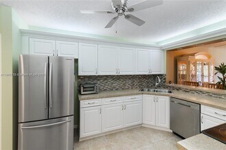 7338 Fairfax Dr in Tamarac, FL - Building Photo - Building Photo