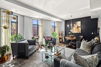 424 Massachusetts Ave, Unit 302 in Boston, MA - Foto de edificio - Building Photo