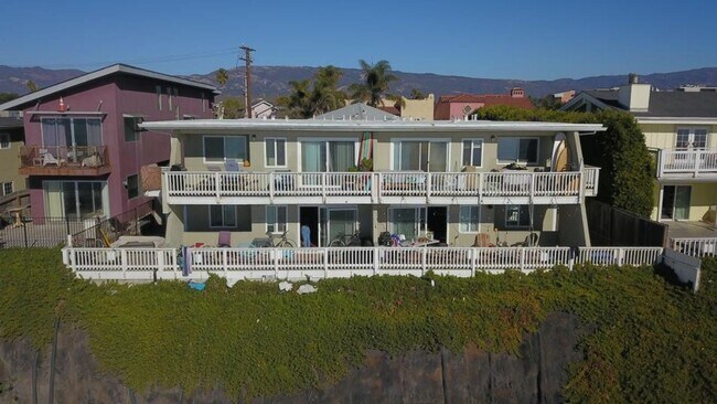 6561 Del Playa in Goleta, CA - Building Photo - Interior Photo