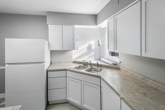 522 W Lawn St in Bradley, IL - Building Photo - Building Photo