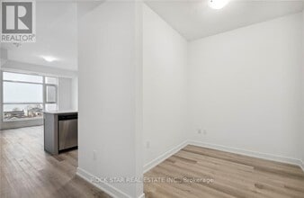 417 N Service Rd in Hamilton, ON - Building Photo - Building Photo