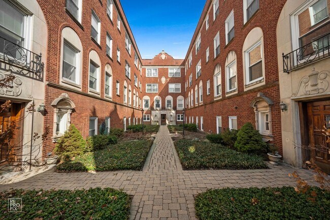 property at 1544 W Sherwin