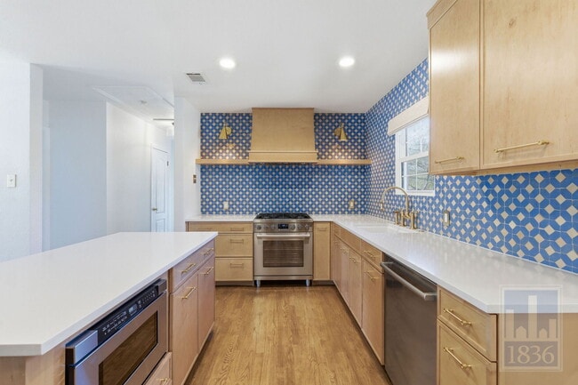 8324 Burrell Dr in Austin, TX - Building Photo - Building Photo