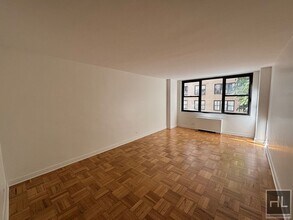 EAST 49 STREET in New York, NY - Building Photo - Building Photo