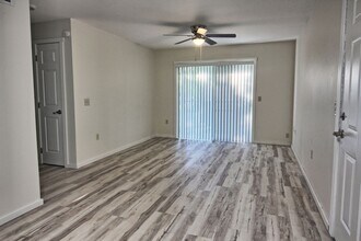 3335 N Lakeharbor Ln in Boise, ID - Foto de edificio - Building Photo
