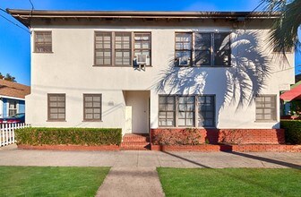 1026 Ximeno Ave in Long Beach, CA - Building Photo - Building Photo