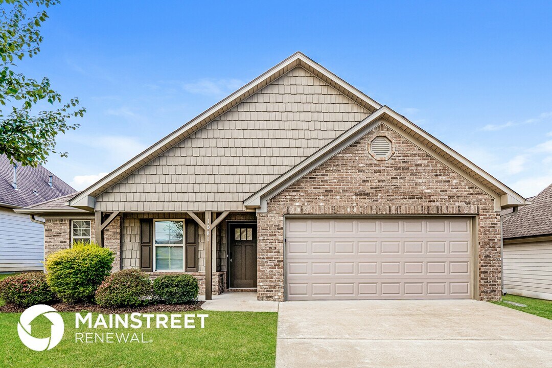 1081 Deerwood Cir in Pell City, AL - Building Photo