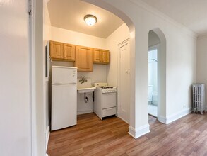 2536 N Sawyer Ave, Unit 112 in Chicago, IL - Foto de edificio - Building Photo