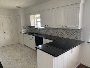 1520 Parkside Dr in Carrollton, TX - Building Photo - Building Photo