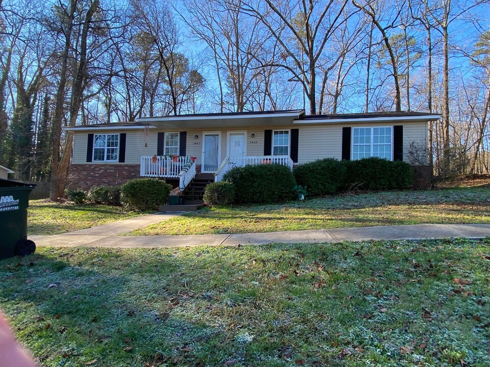 5462 Lexington Rd in Winterville, GA - Foto de edificio