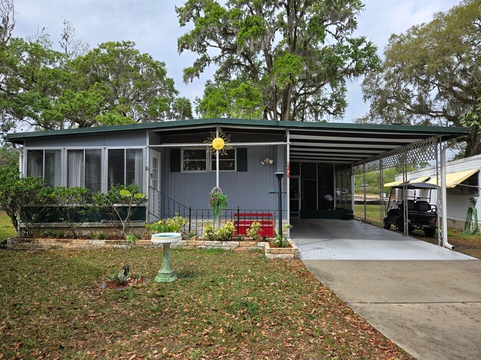 1204 Crest Ct in Brooksville, FL - Building Photo
