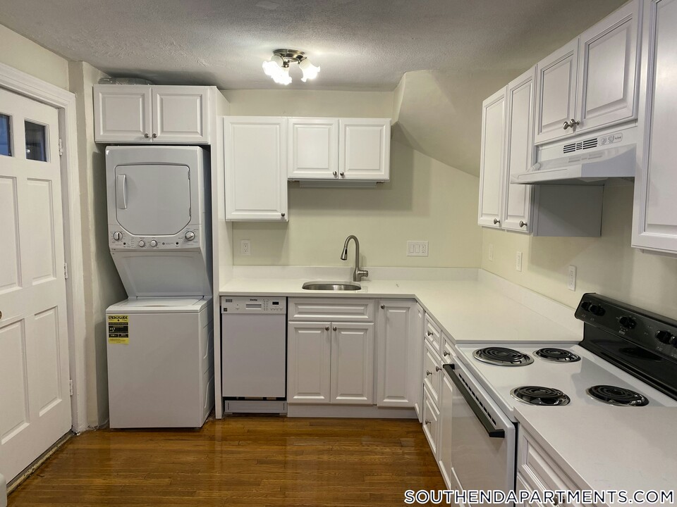 38 Bradford St in Boston, MA - Building Photo