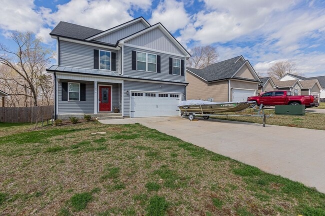 1824 Rains Rd in Clarksville, TN - Building Photo - Building Photo