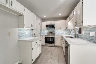 18107 Whispering Gables Ln in Dallas, TX - Building Photo - Building Photo