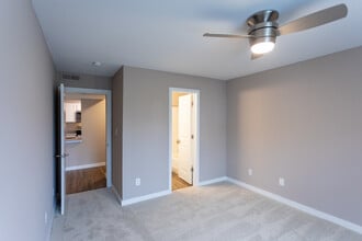 Hampton Farms Apartments in Highland Heights, KY - Building Photo - Interior Photo