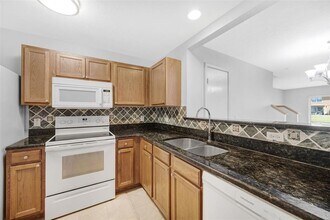 6928 Hawthorne Trace Ln in Riverview, FL - Building Photo - Building Photo