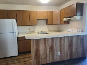 1022 Violet Ave in Hyde Park, NY - Building Photo - Building Photo