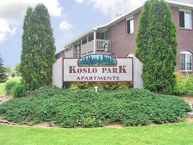 Koslo Park in Menasha, WI - Foto de edificio