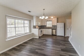 172 Laurel Hill Dr in Prattville, AL - Foto de edificio - Building Photo