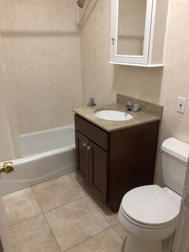 3 Station Plaza, Unit 3 in Bethpage, NY - Building Photo - Building Photo