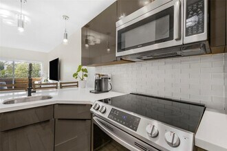 7801 NE 4th Ct in Miami, FL - Building Photo - Building Photo