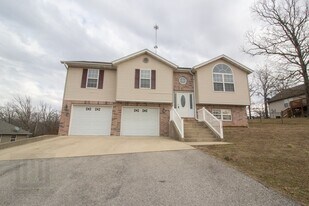 21726 Lindsay Ln in Waynesville, MO - Building Photo