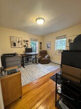 31 Hammond Pond Pky in Newton, MA - Building Photo - Building Photo