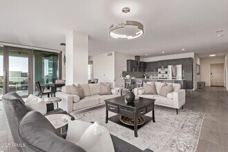 7180 E Kierland Blvd in Scottsdale, AZ - Building Photo - Building Photo