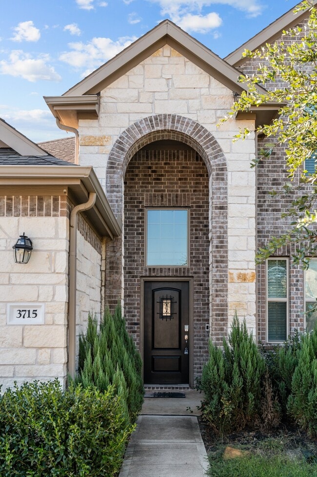 property at 3715 White Gardenia Ln