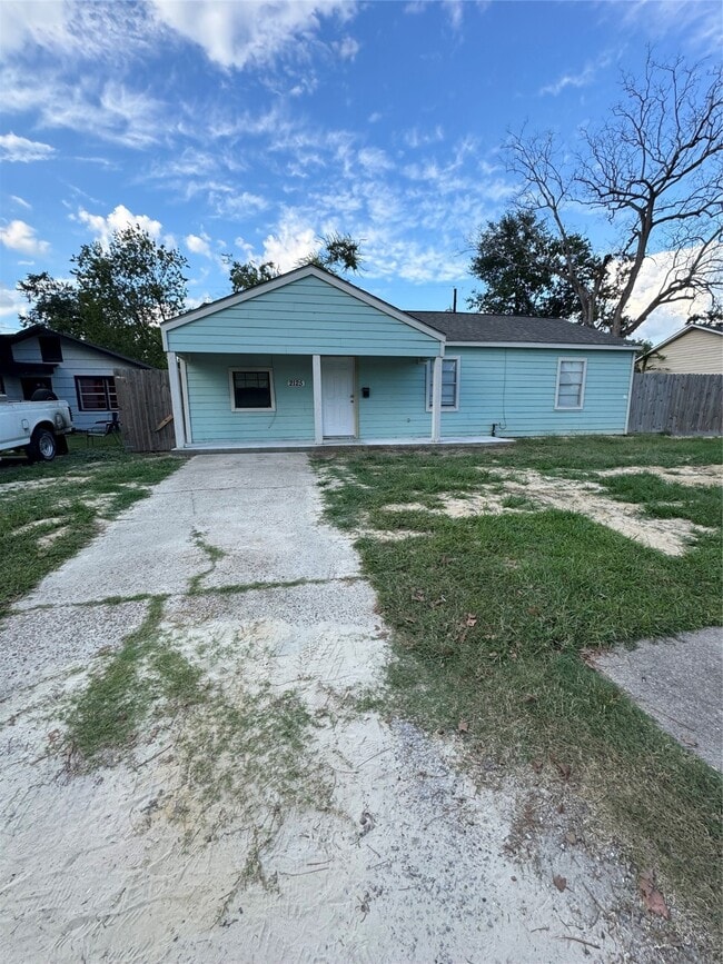 2125 Kingsdale Dr