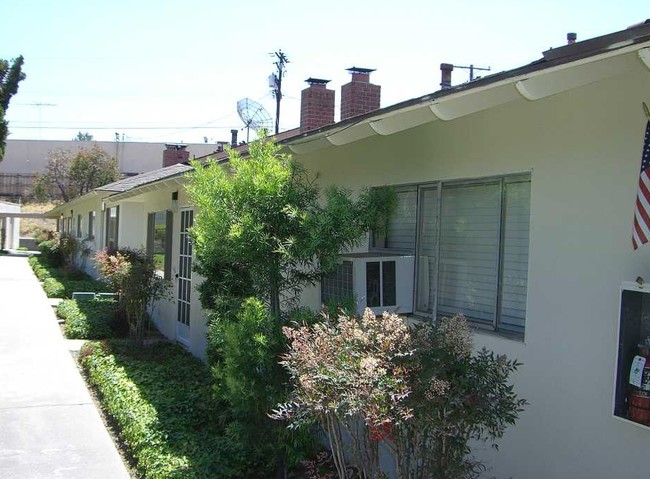 Eastridge Terrace Apartments in Whittier, CA - Building Photo - Building Photo