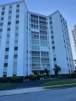 435 S Gulfstream Ave in Sarasota, FL - Building Photo