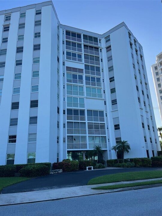 435 S Gulfstream Ave in Sarasota, FL - Building Photo