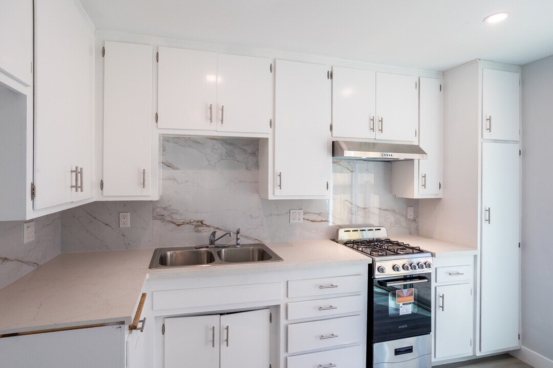 Copper Kettle Apartments in Lompoc, CA - Building Photo